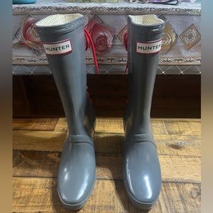 Hunter lace up gray boots